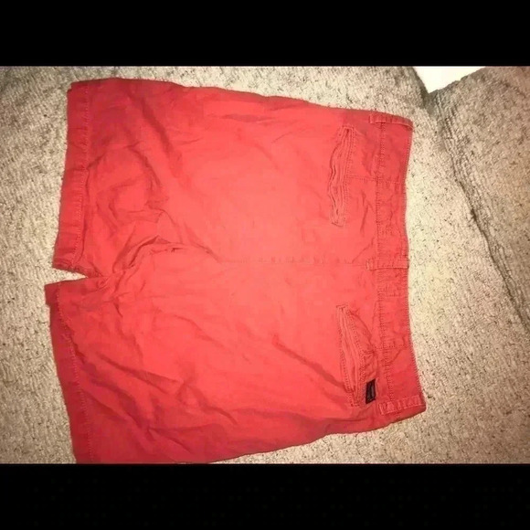 AMERICAN EAGLE RED SHORTS SIZE 33 - Picture 6 of 7
